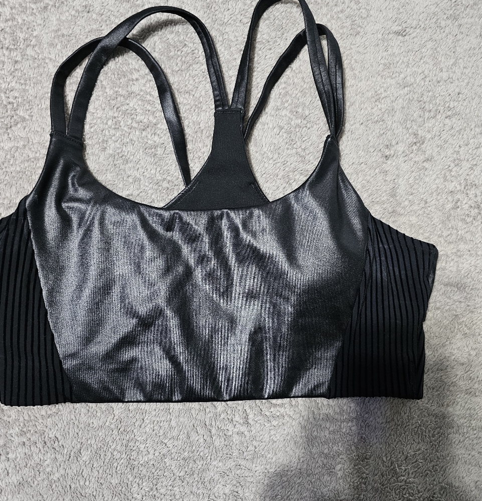 FABLETICS BUNDLE FAUX LEATHER SHINY LEGGINGS AND SPORTS BRA SIZE EXTRA SMALL